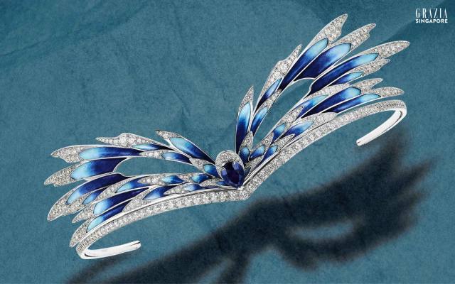 CHAUMET Envol high jewellery tiara in white gold with a sapphire and diamonds